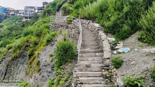 गाउँमा सडक पुगे पनि खुसी छैनन् बुढापाका, गोरेटो मासिएकोमा चिन्ता 